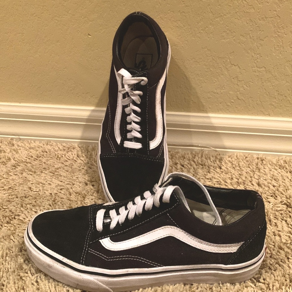 VANS : Old Skool Shoe , Men’s 7.5 , Woman’s 9